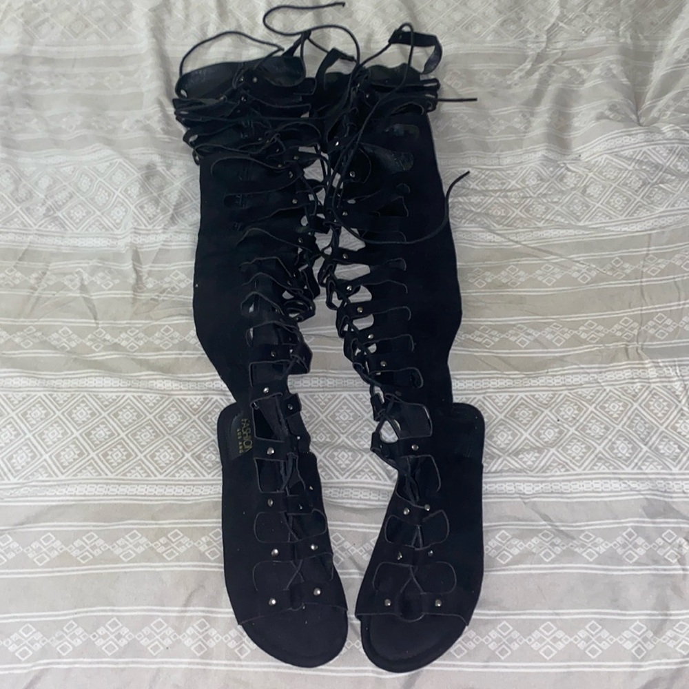 Gladiator sandals with laces